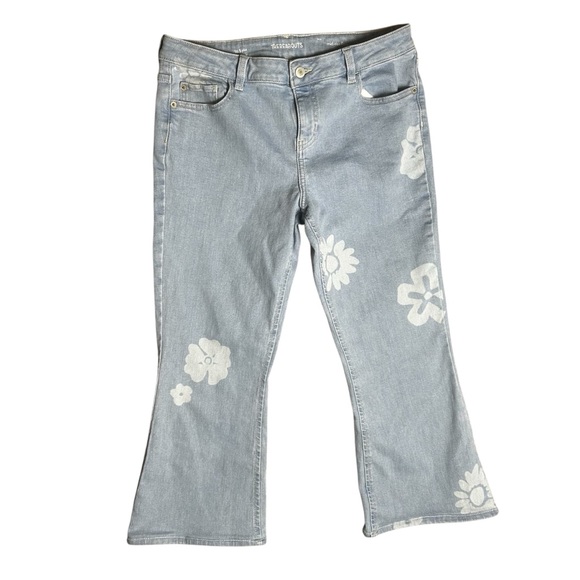 Thereabouts Mid-Rise Flare Light Wash Floral Jeans Size 16.5‎ plus - Picture 1 of 6